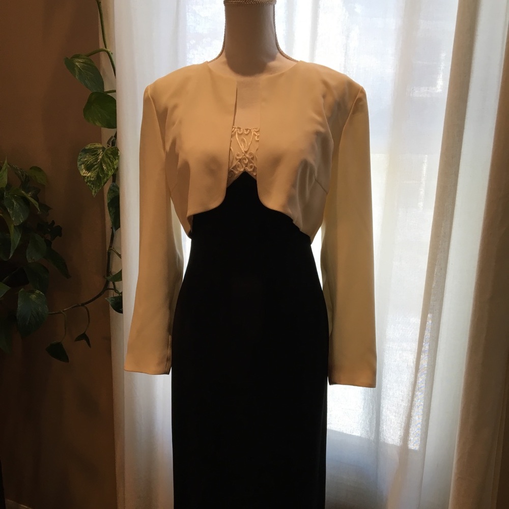 2-piece 3/4 length dress, with intricate detailing